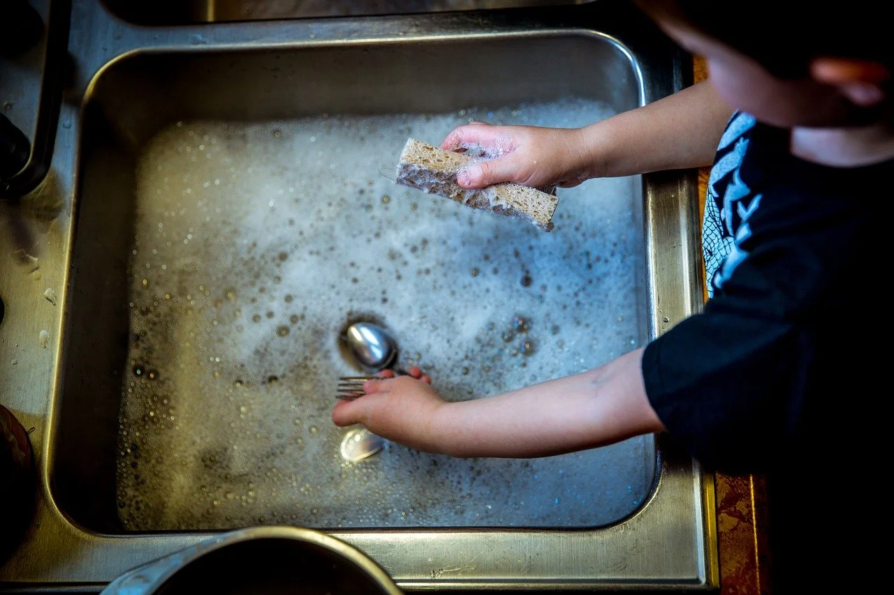 washing-dishes-1112077_1280